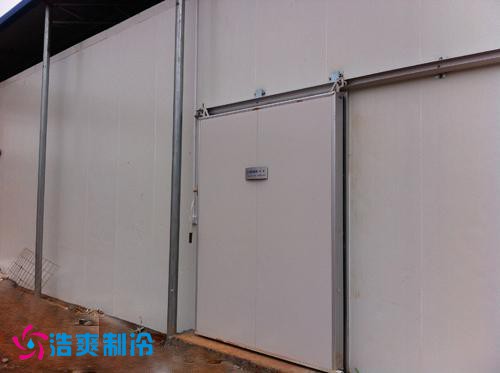 榴莲网站官网门安装完毕